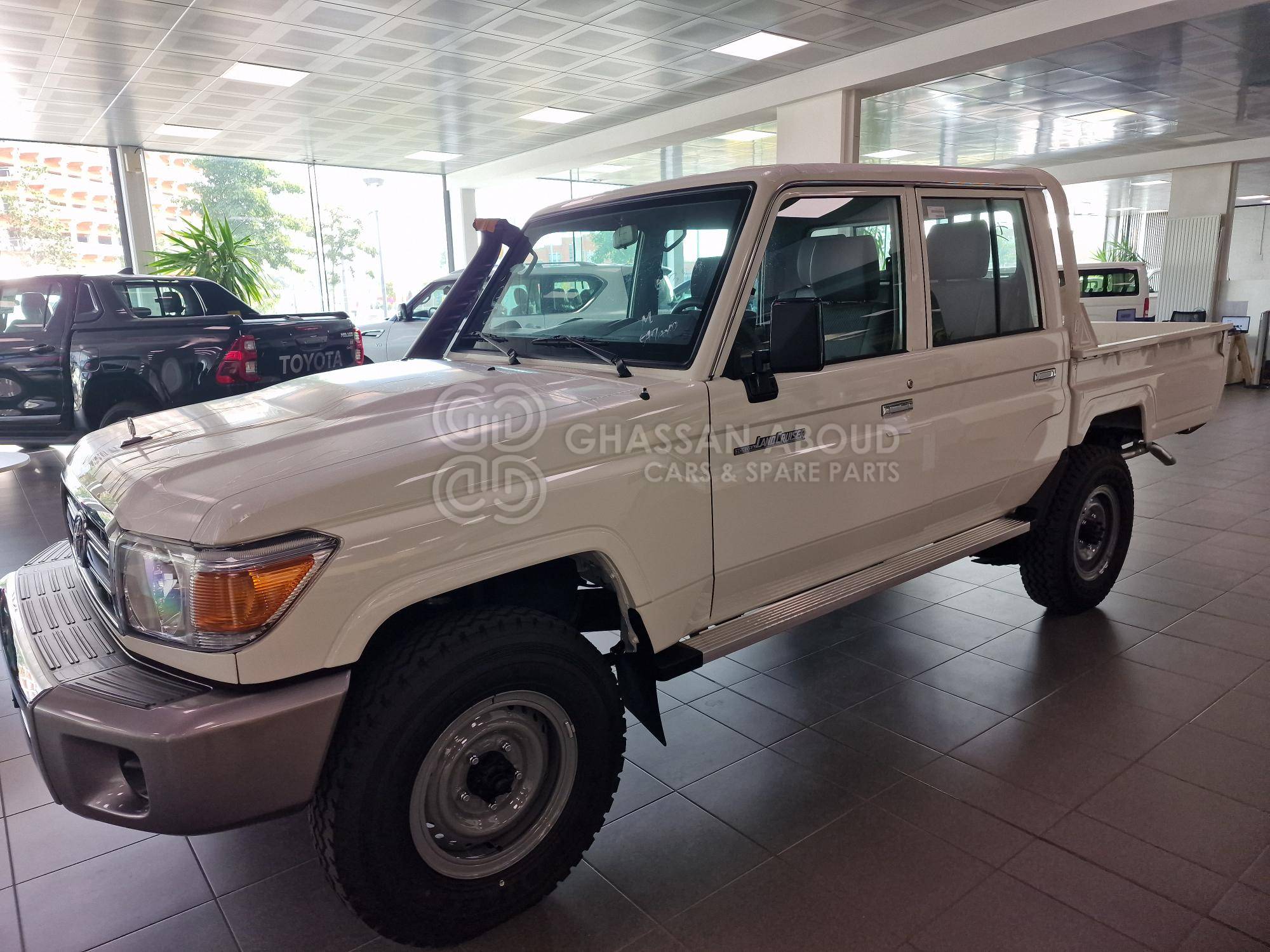 Toyota Toyota LC Pick Up DC, 4.2L Diesel ,M/T,MY23 4.2L Mid-M/T Diesel ...